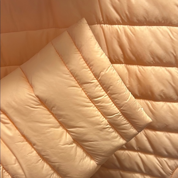 Quilted Puffer Jacket with Hood - Picture 12 of 17